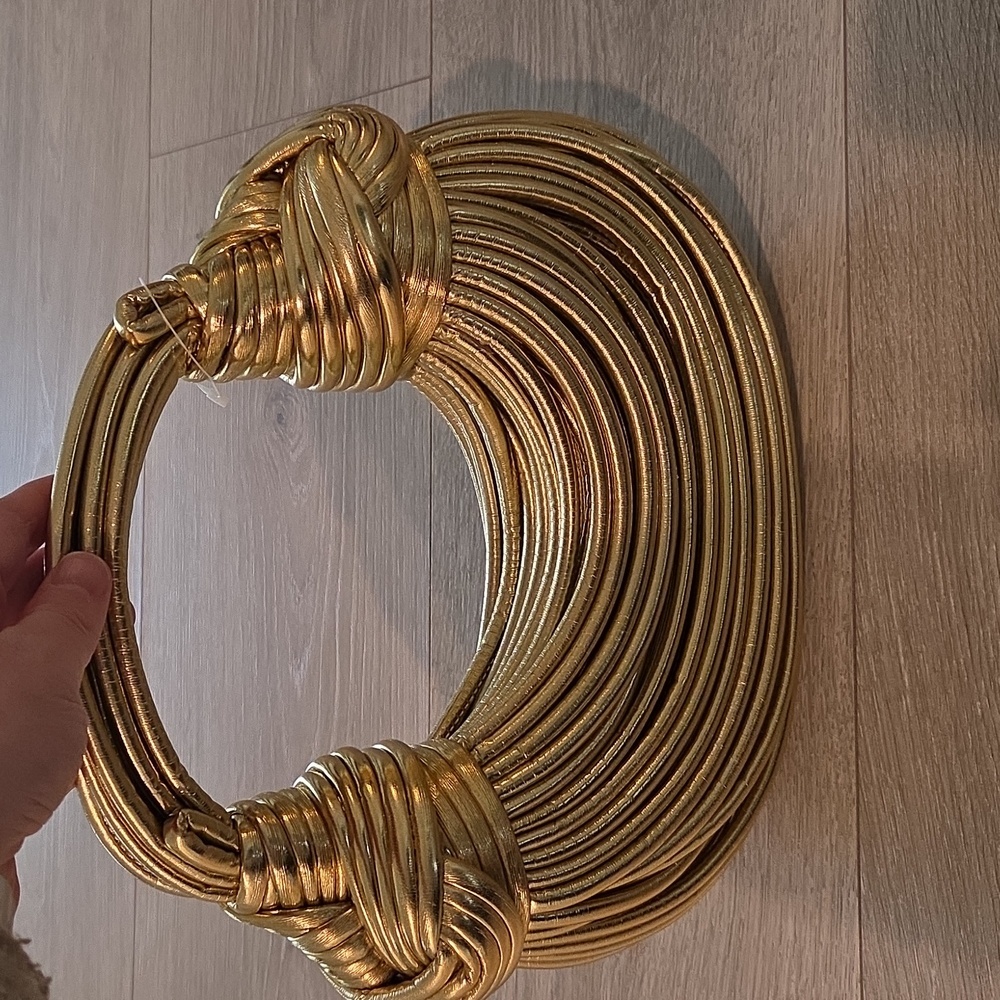 Golden Knot Bag - Picture 3 of 4